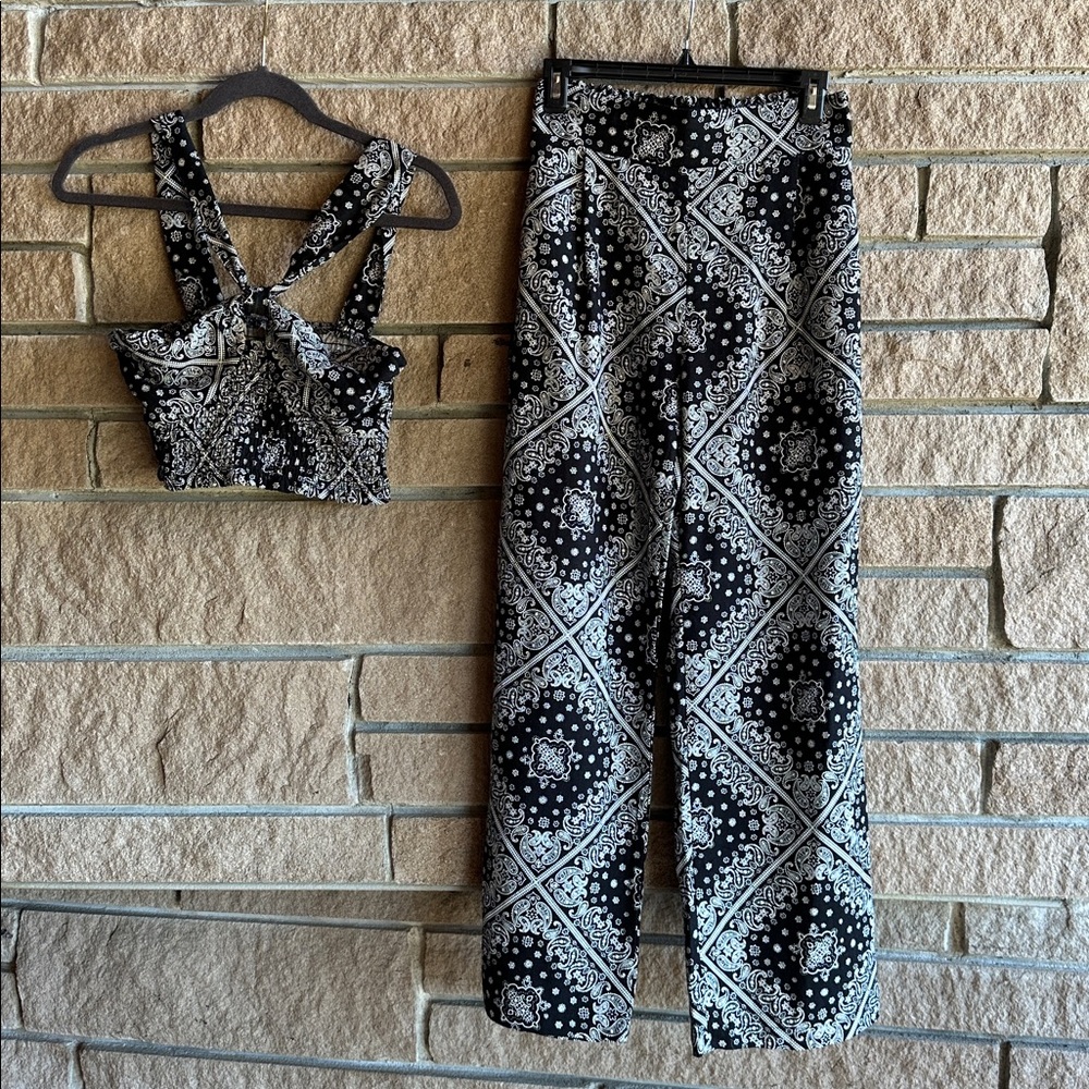 Monteau Los Angeles Two Piece Set – Black & White Paisley, Size Small (NWT)